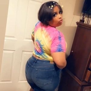 Meet your Posher, Ebony